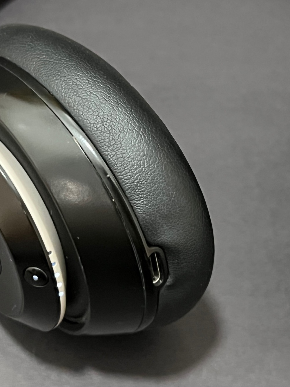 Beats Studio Pro Headphones black gold - Picture 9 of 13